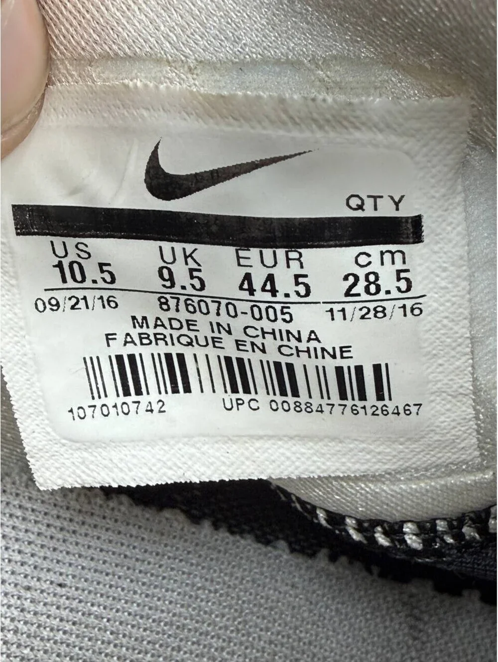 Nike Air Max Sneakers Men US 10.5 Black White Gray Running Shoes 876070-005